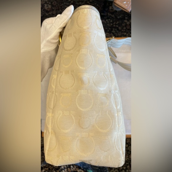 Ferragamo Authentic Vintage Cream Shoulder Bag with Silver Accents/Gold Hardware - Picture 4 of 16